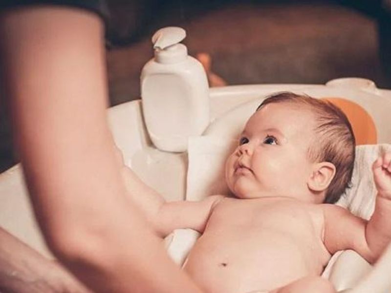 Trẻ nên tắm mấy lần trong tuần